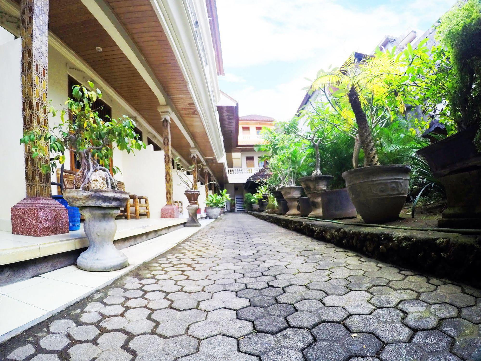 Bali Manik Beach Inn Кута Экстерьер фото
