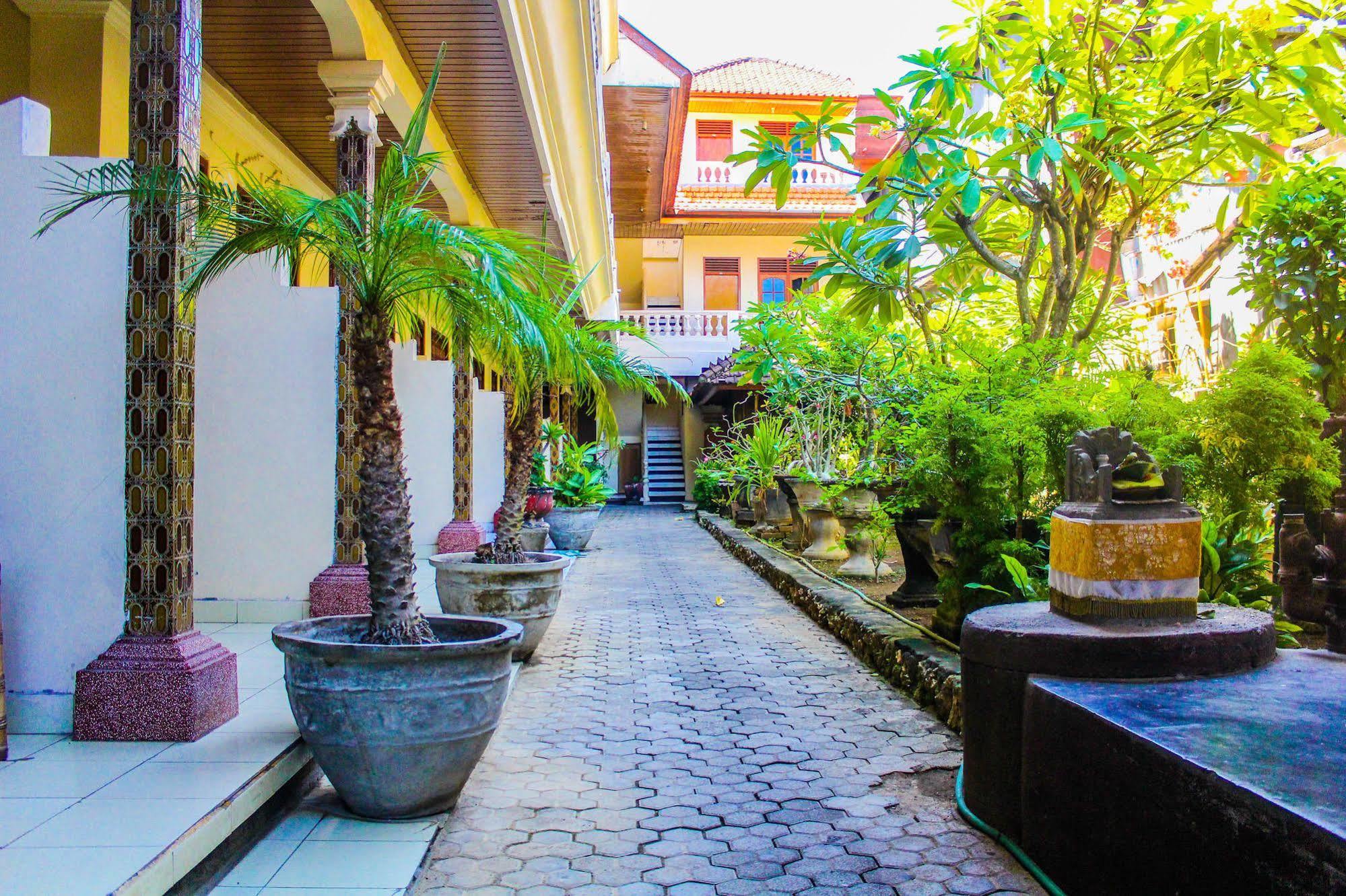 Bali Manik Beach Inn Кута Экстерьер фото